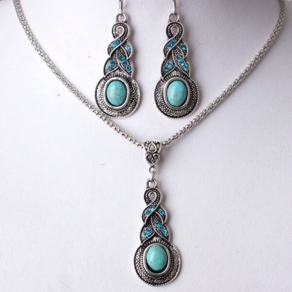 Jewelry - *Necklace and earrings set A07S